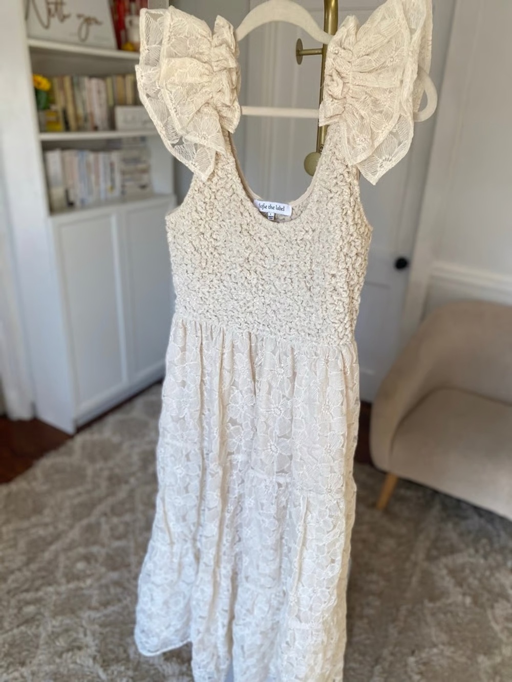Elegant Lace Maxi Dress with Ruffled Shoulders - Cream - Picture 3 of 6